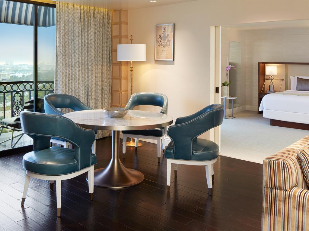 The London West Hollywood At Beverly Hills Exteriér fotografie A suite at the JW Marriott Desert Springs Resort and Spa