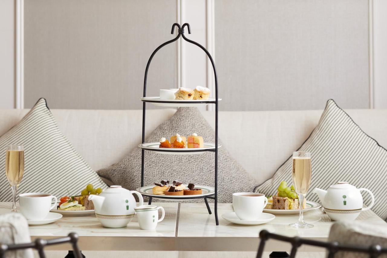 The London West Hollywood At Beverly Hills Exteriér fotografie A three-tiered cake stand