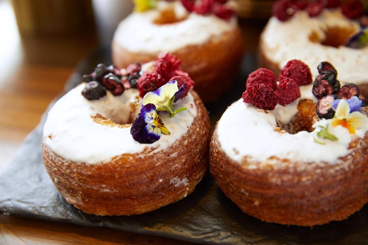 The London West Hollywood At Beverly Hills Exteriér fotografie Baked donuts