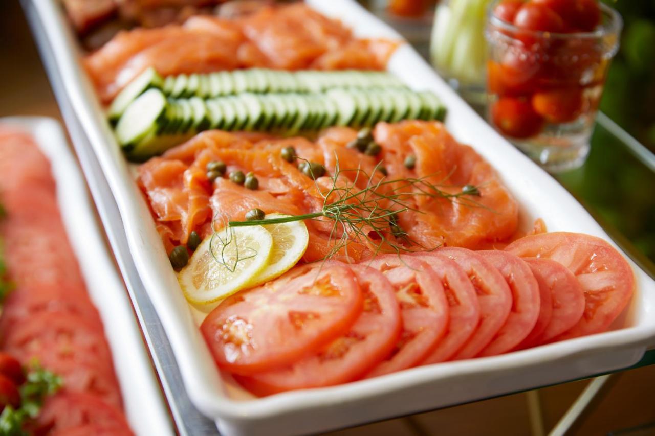 The London West Hollywood At Beverly Hills Exteriér fotografie Salmon and cucumber